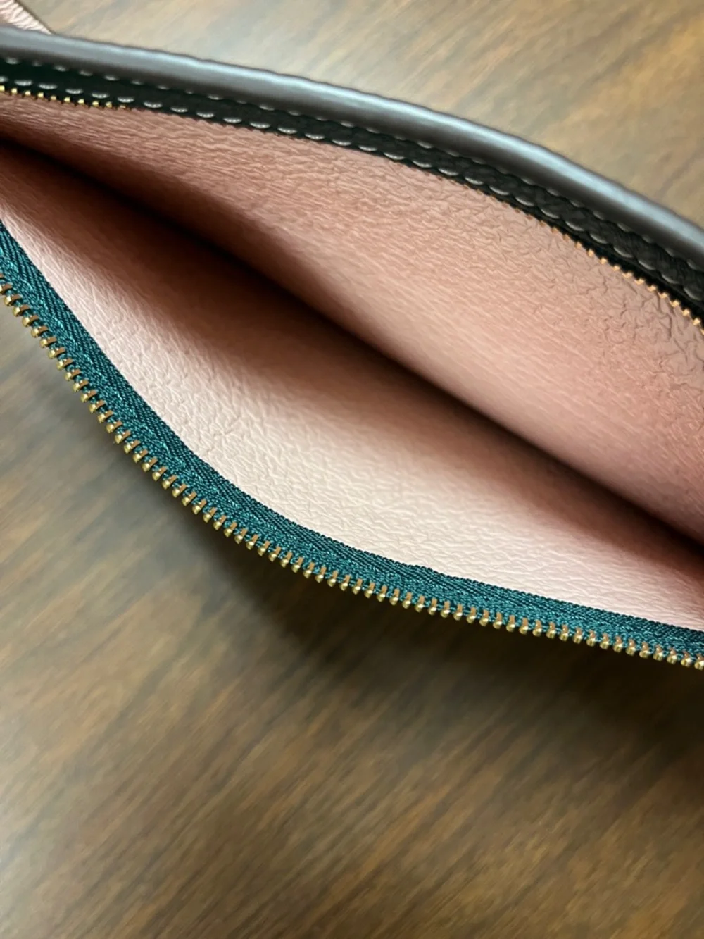 Tory Burch Green‎ Pebbled Leather Wristlet Clutch